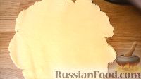 Фото приготовления рецепта: Песочный пирог со сметанной заливкой и абрикосами - шаг №4