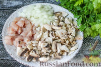 Фото приготовления рецепта: Тарталетки с курицей, грибами и сыром - шаг №2