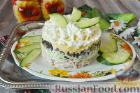Фото к рецепту: Слоёный салат с копчёной курицей и грибами