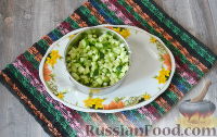 Фото приготовления рецепта: Слоёный салат с копчёной курицей и грибами - шаг №10