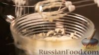 Фото приготовления рецепта: Нежный сливочно-сырный крем для кексов - шаг №2
