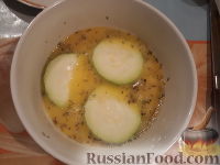 Фото приготовления рецепта: Кабачки в кляре - шаг №4