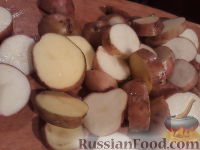 Фото приготовления рецепта: Картофельная запеканка с кабачками и сыром - шаг №2