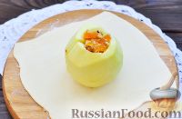 Фото приготовления рецепта: Яблоки в слоеном тесте - шаг №5