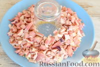Фото приготовления рецепта: Салат "Морская пена" с консервированными кальмарами - шаг №6