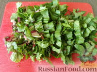 Фото приготовления рецепта: Салат из свекольной ботвы - шаг №3