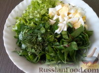 Фото приготовления рецепта: Салат из свекольной ботвы - шаг №6