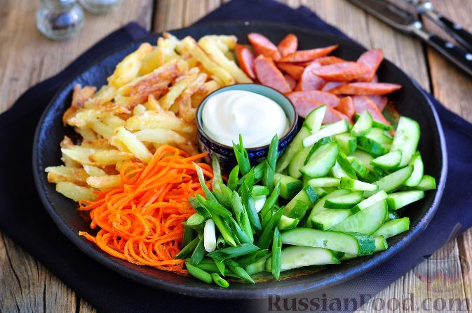 Салат с курицей, корейской морковью и картошкой