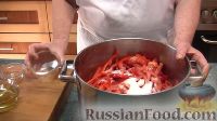 Фото приготовления рецепта: Куриные бёдрышки, запечённые в лаваше - шаг №3