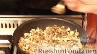 Фото приготовления рецепта: Закуска "Цветы" из картофеля с грибами - шаг №4