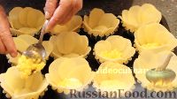 Фото приготовления рецепта: Закуска "Цветы" из картофеля с грибами - шаг №8