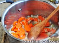 Фото приготовления рецепта: Куриный суп с лапшой и овощами - шаг №12