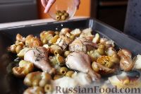 Фото приготовления рецепта: Средиземноморская курица, запечённая с картофелем - шаг №5