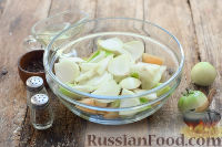 Фото приготовления рецепта: Салат "Дунайский" из зеленых помидоров (на зиму) - шаг №3