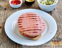 Фото приготовления рецепта: Порилайнен (финский бутерброд с вареной колбасой) - шаг №7