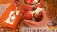 Фото приготовления рецепта: Квашеные помидоры в банках - шаг №3