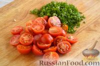 Фото приготовления рецепта: Салат с маринованными мидиями - шаг №3