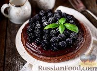 Фото к рецепту: Шоколадный пирог с ежевикой