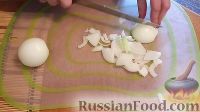 Фото приготовления рецепта: Салат из баклажанов, яиц и лука - шаг №3