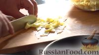 Фото приготовления рецепта: Печёночные маффины с кабачком и сыром - шаг №14