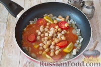 Фото приготовления рецепта: Тилапия в томатном соусе с консервированным нутом - шаг №6