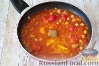 Фото приготовления рецепта: Тилапия в томатном соусе с консервированным нутом - шаг №7