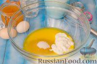 Фото приготовления рецепта: Курица, фаршированная замороженными овощами, грибами и сыром (в духовке) - шаг №9