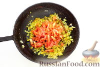 Фото приготовления рецепта: Яйца в томатном соусе - шаг №7