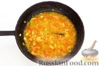 Фото приготовления рецепта: Яйца в томатном соусе - шаг №8