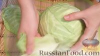 Фото приготовления рецепта: Как быстро и легко снять листья с капусты для голубцов - шаг №1
