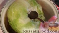Фото приготовления рецепта: Как быстро и легко снять листья с капусты для голубцов - шаг №4