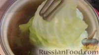 Фото приготовления рецепта: Как быстро и легко снять листья с капусты для голубцов - шаг №5