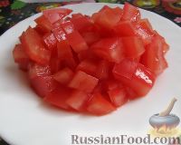Фото приготовления рецепта: Салат с баклажанами, помидорами и яйцами - шаг №6