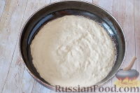 Фото приготовления рецепта: Капустный заливной пирог на майонезе и сметане - шаг №9