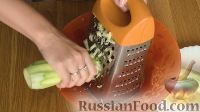 Фото приготовления рецепта: Кабачковый рулет с грибами и сыром - шаг №1