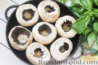 Фото приготовления рецепта: Фаршированные грибы - шаг №5