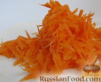 Фото приготовления рецепта: Салат "Чистое здоровье" из моркови, яблок и изюма - шаг №3