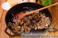 Фото приготовления рецепта: Киш с курицей и грибами - шаг №10