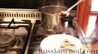Фото приготовления рецепта: Салат "Королевский" с курицей, грибами и ананасами - шаг №3