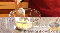 Фото приготовления рецепта: Салат "Королевский" с курицей, грибами и ананасами - шаг №5