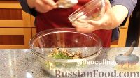 Фото приготовления рецепта: Салат "Королевский" с курицей, грибами и ананасами - шаг №7