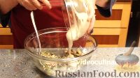 Фото приготовления рецепта: Салат "Королевский" с курицей, грибами и ананасами - шаг №9