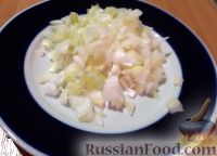 Фото приготовления рецепта: Пикантная курица, тушенная с овощами, в томатном соусе - шаг №5