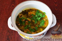 Фото приготовления рецепта: Суп с морской капустой и грибами - шаг №6