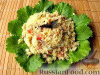 Фото приготовления рецепта: Салат из кускуса с тунцом и овощами - шаг №6