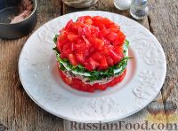 Фото приготовления рецепта: Салат с тунцом и моцареллой - шаг №12