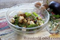Фото к рецепту: Салат из жареных баклажанов с сыром и орехами