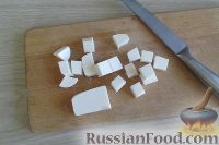 Фото приготовления рецепта: Салат из жареных баклажанов с сыром и орехами - шаг №9