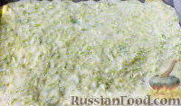 Фото приготовления рецепта: Салат из пекинской капусты с сыром, сухариками и сметанно-горчичной заправкой - шаг №9