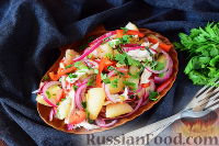 Фото к рецепту: Салат с курицей, маринованным луком и картофелем